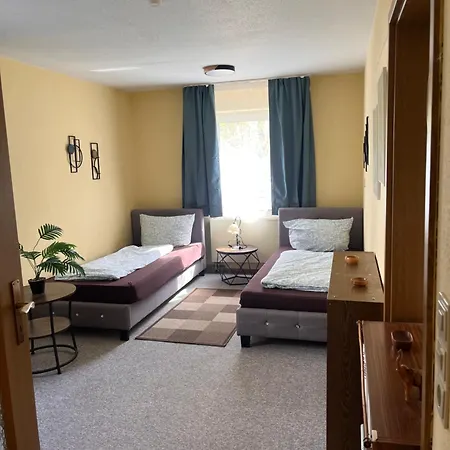 Monteurwohnung 5 Pers,parking Free ,2 X Wc, Wifi Free ,full Kitchen, Апартаменты Байройт