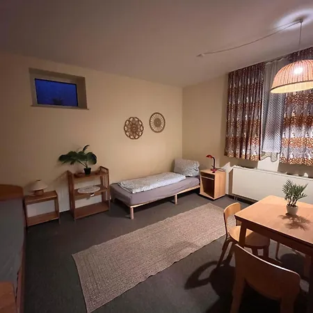 Monteurwohnung 5 Pers,parking Free ,2 X Wc, Wifi Free ,full Kitchen, *