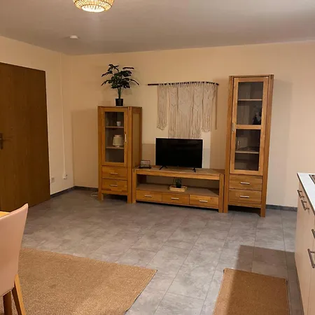 Monteurwohnung 5 Pers,parking Free ,2 X Wc, Wifi Free ,full Kitchen, Апартаменты *